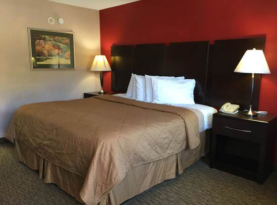 Pine Tree Inn allows check-in for 18 year-old guests