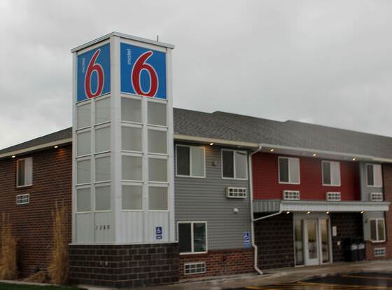Motel 6 Rexburg, ID allows check-in for 18 year-old guests