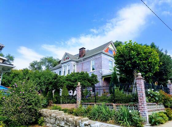 1812 Overture B&B allows check-in for 18 year-old guests