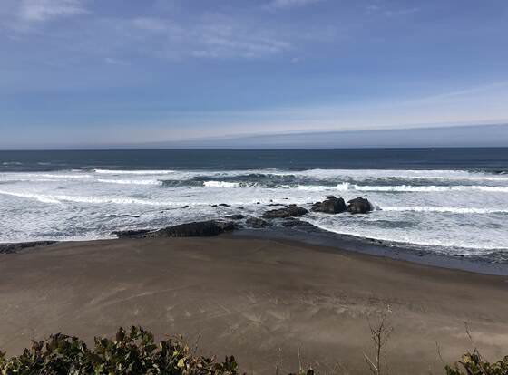 Ester Lee Motel allows check-in for 18 year-old guests