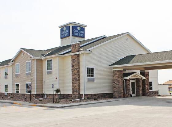 Cobblestone Inn & Suites - Lamoni allows check-in for 18 year-old guests
