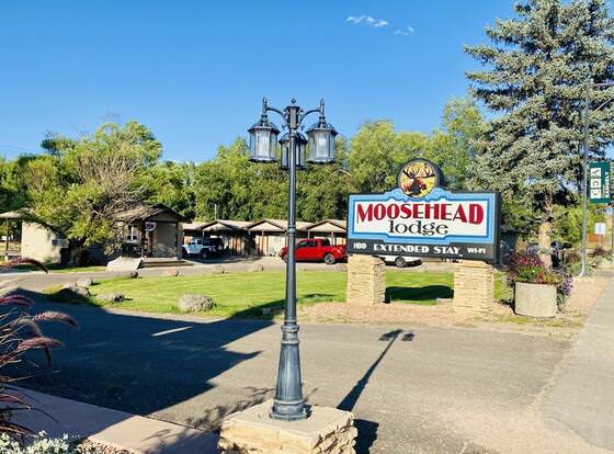 Moosehead Lodge & Cabins allows check-in for 18 year-old guests