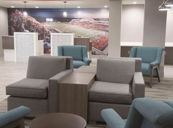 La Quinta Inn & Suites by Wyndham Pittsburg allows check-in for 18 year-old guests