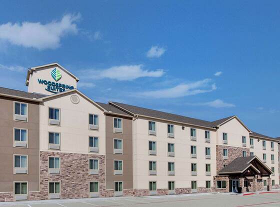 WoodSpring Suites Houston Northwest allows check-in for 18 year-old guests