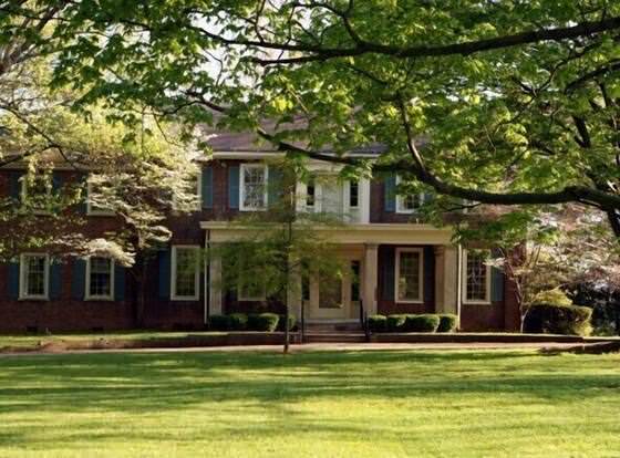 Charred Oaks Inn allows check-in for 18 year-old guests