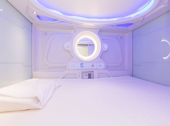 Pod Room O'Farrell St Union Square allows check-in for 18 year-old guests