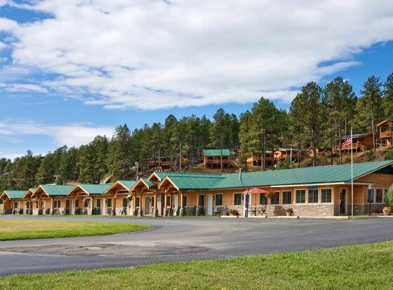 Rock Crest Lodge And Cabins allows check-in for 18 year-old guests