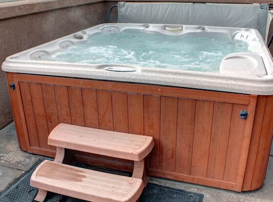 Blue Mountain Inn And Suites allows check-in for 18 year-old guests