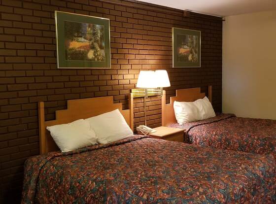 Americas Premier Inn allows check-in for 18 year-old guests