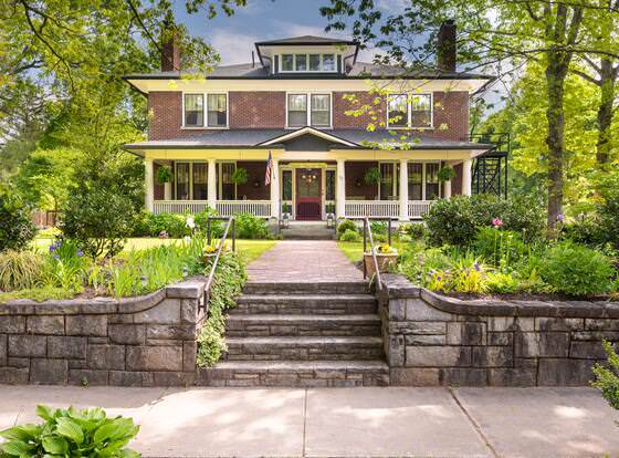 Sweet Biscuit Inn allows check-in for 18 year-old guests