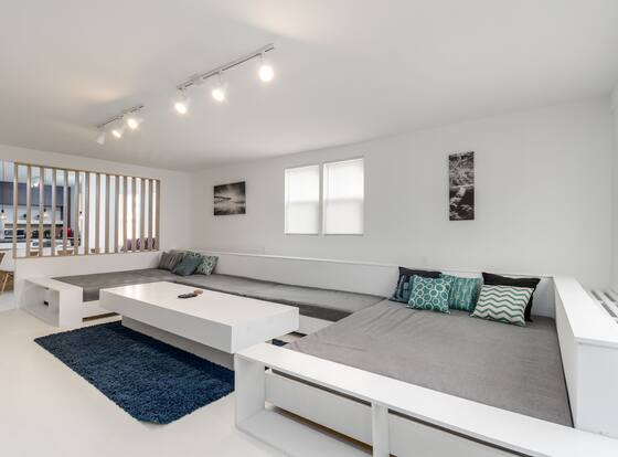 MiCasaZ S. NJ - 10 min to Philly allows check-in for 18 year-old guests