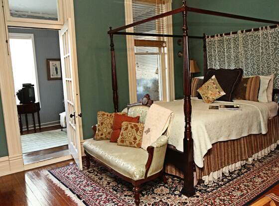 1890 Williams House Inn allows check-in for 18 year-old guests