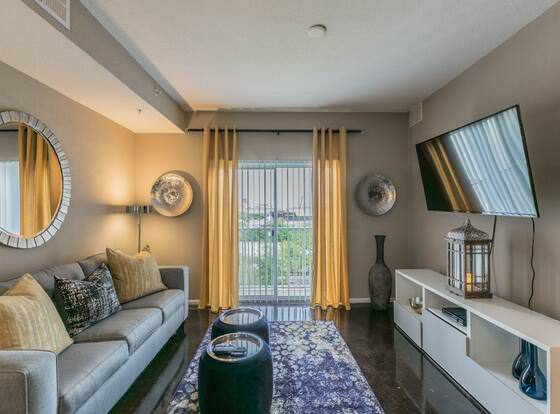 BC-522: Channelside Luxury Apartment allows check-in for 18 year-old guests