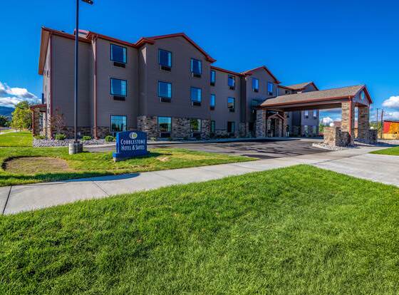 Cobblestone Hotel & Suites - Victor allows check-in for 18 year-old guests