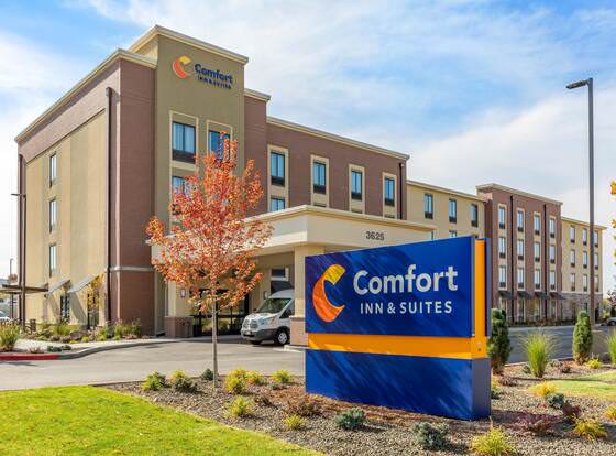Comfort Inn & Suites Boise Airport allows check-in for 18 year-old guests