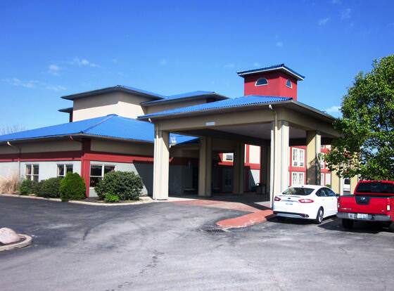Motel 6 Walton, KY - Richwood - Cincinnati Airport South allows check-in for 18 year-old guests