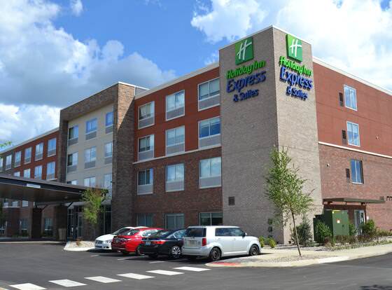 Holiday Inn Express & Suites Goodlettsville N - Nashville, an IHG Hotel allows check-in for 18 year-old guests