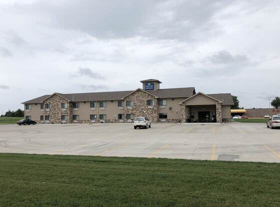 Cobblestone Inn & Suites - Clarinda allows check-in for 18 year-old guests