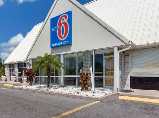 Studio 6 Englewood, FL allows check-in for 18 year-old guests