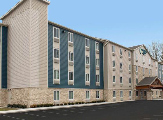 WoodSpring Suites San Antonio Stone Oak allows check-in for 18 year-old guests