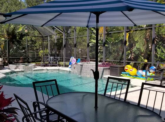 Mansion Getaway - Sleeps 24 allows check-in for 18 year-old guests