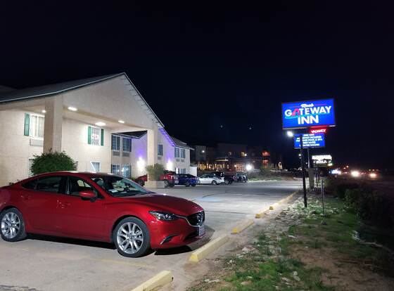 Moab Gateway Inn allows check-in for 18 year-old guests