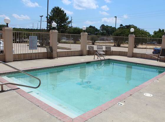 Highland Inn Denham Springs - Baton Rouge East allows check-in for 18 year-old guests