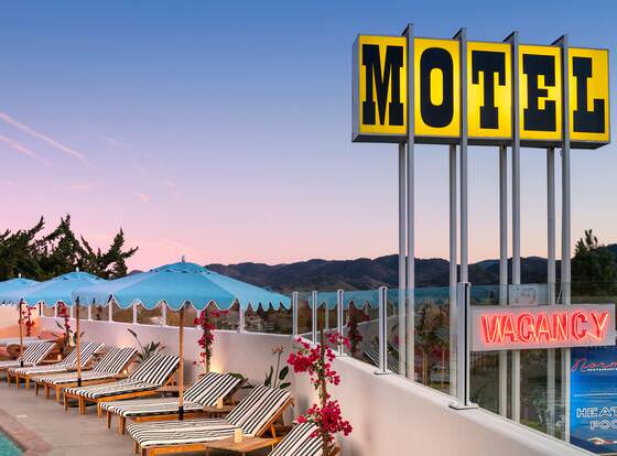 Skyview Hotel - 21 & Over Pool allows check-in for 18 year-old guests