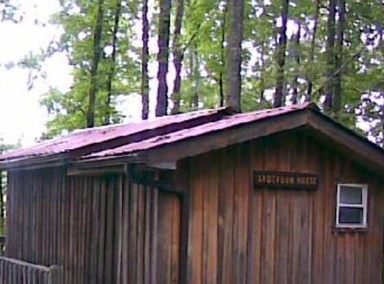 Lago Linda Hideaway Camp allows check-in for 18 year-old guests