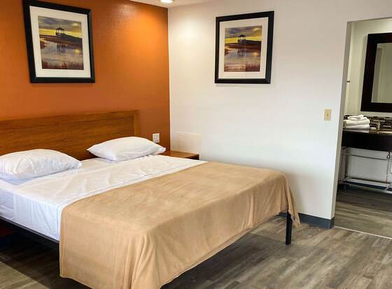 Springs Motel KY allows check-in for 18 year-old guests