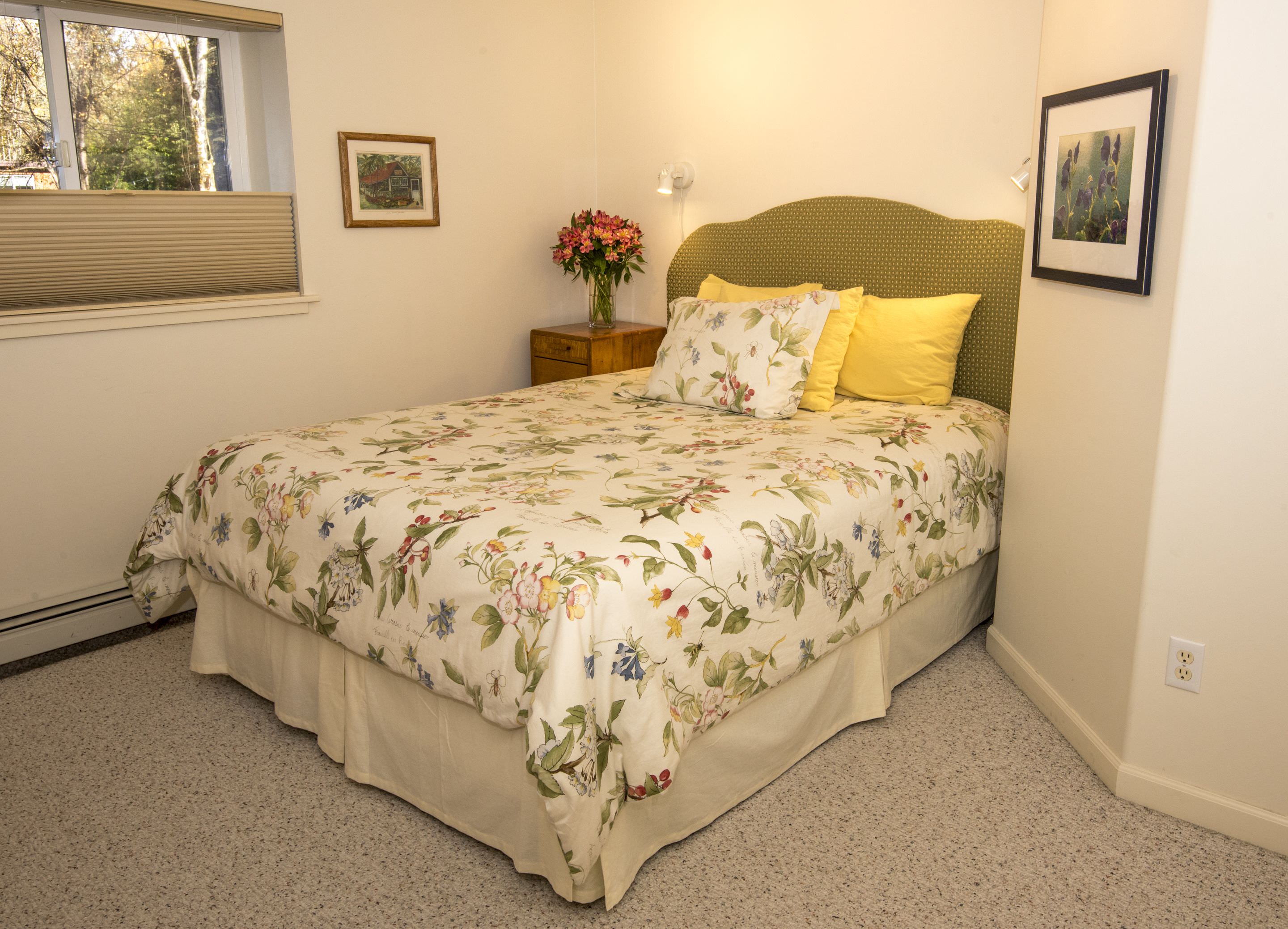 Gardenside Bed and Breakfast allows check-in for 18 year-old guests