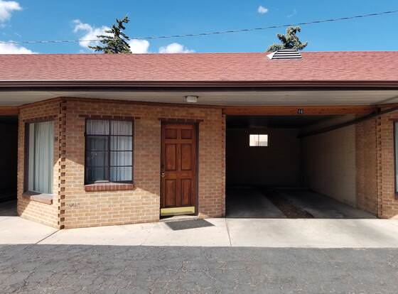 Stagecoach Motel Colorado Springs allows check-in for 18 year-old guests