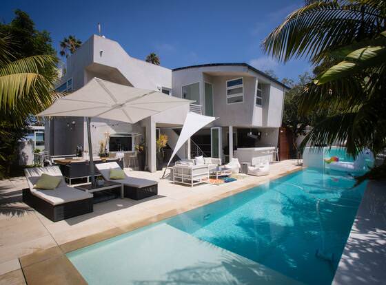 Modern Del Mar Beach Home allows check-in for 18 year-old guests