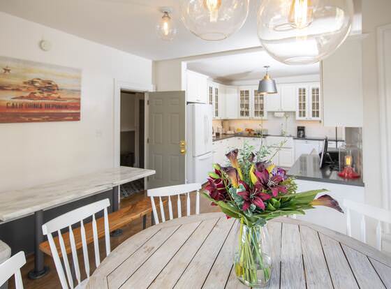 Hayes Valley Inn allows check-in for 18 year-old guests