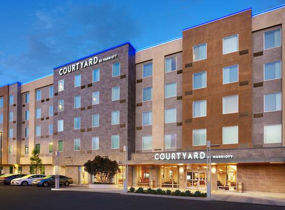 Courtyard by Marriott Los Angeles LAX/Hawthorne allows check-in for 18 year-old guests