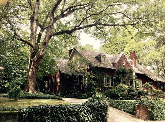 Inman Park Bed & Breakfast allows check-in for 18 year-old guests