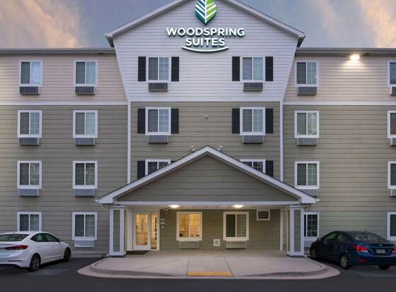 WoodSpring Suites Savannah Garden City allows check-in for 18 year-old guests