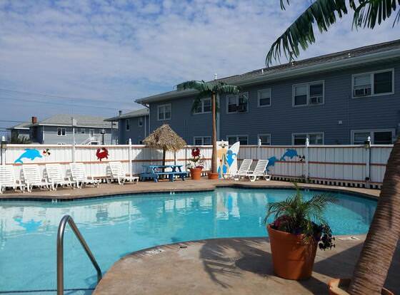 Blue Wave Inn allows check-in for 18 year-old guests