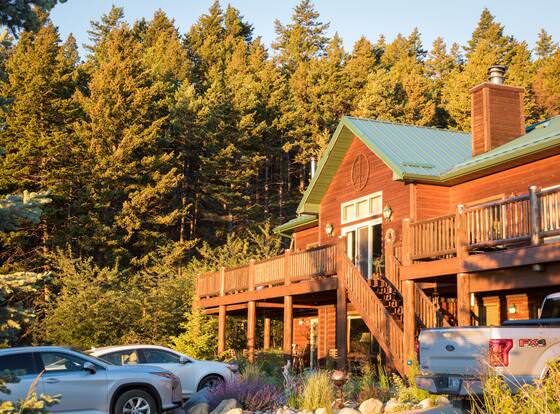 Two Bears Inn Bed & Breakfast allows check-in for 18 year-old guests