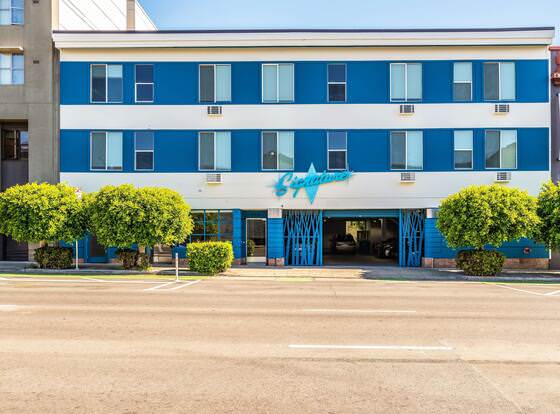 Signature San Francisco allows check-in for 18 year-old guests