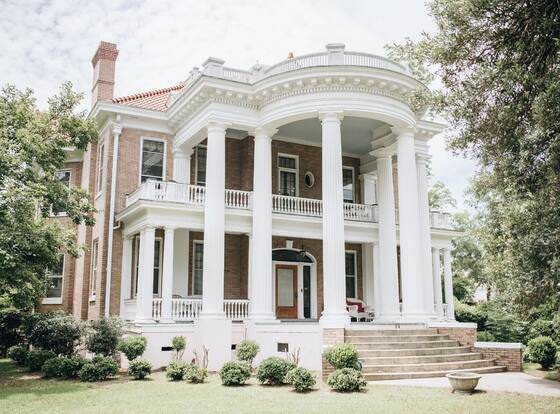 1912 Bed and Breakfast allows check-in for 18 year-old guests