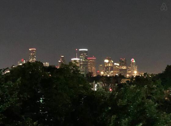 4 Story Rooftop - Executive Corporate Housing allows check-in for 18 year-old guests