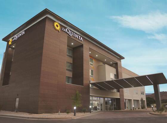 La Quinta Inn & Suites by Wyndham Kanab allows check-in for 18 year-old guests