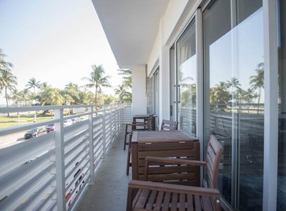 12th & Ocean Apartments by LuxUrban allows check-in for 18 year-old guests