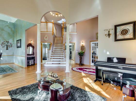 Lake view house allows check-in for 18 year-old guests