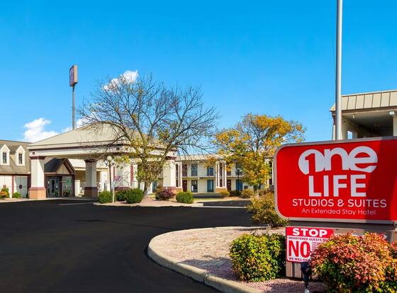 1 Life Studio and Suites allows check-in for 18 year-old guests