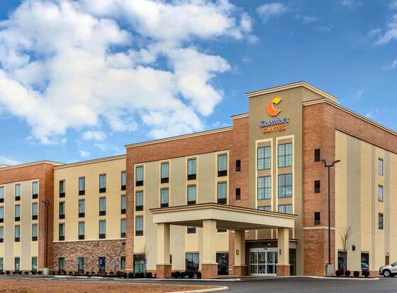 Comfort Suites allows check-in for 18 year-old guests