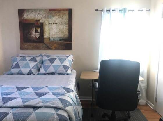 House - Private Room 1- Near NYC/EWR/OutletMall allows check-in for 18 year-old guests
