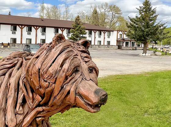 Beartooth Hideaway Inn and Cabins allows check-in for 18 year-old guests