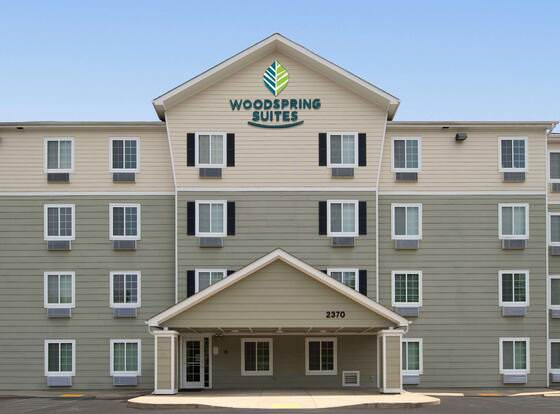 WoodSpring Suites Lexington allows check-in for 18 year-old guests